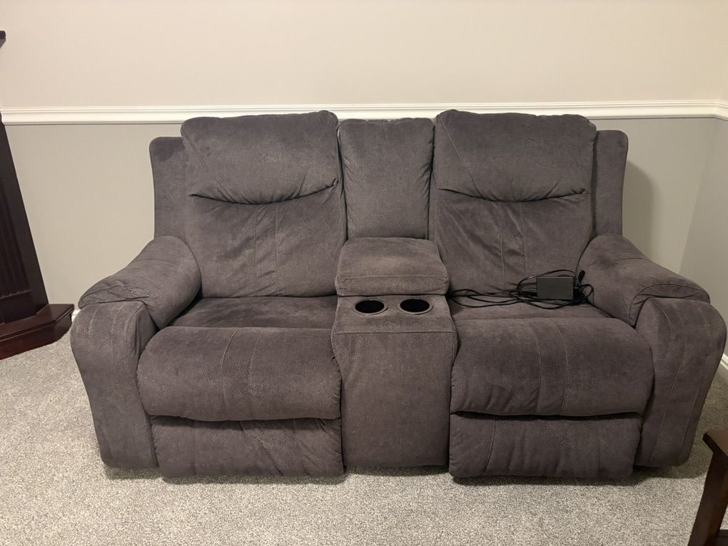 Reclining sofa and loveseat