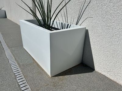 5 CB2 MODERN WHITE PLANTERS! Excellent condition. 5 planter package.