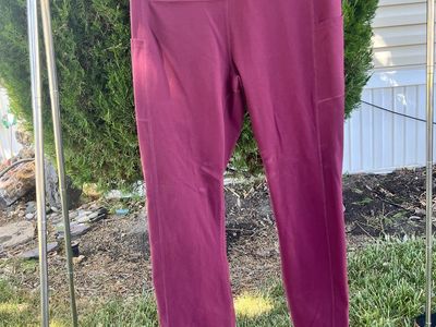 Large maroon leggings