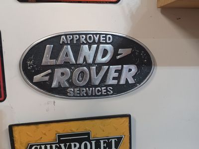 Land Rover service sign
