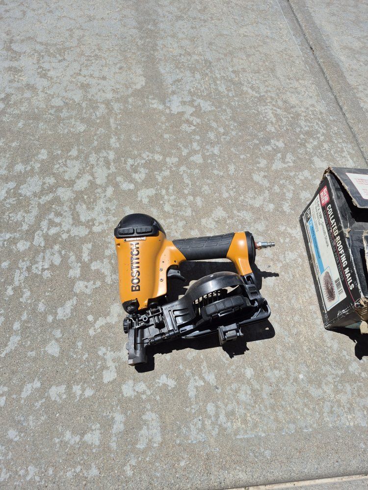 Bostitch RN46-1 1-1/4" Coil Roofing Nailer with Smooth Shank ElectroGalvanized Roofing Nails