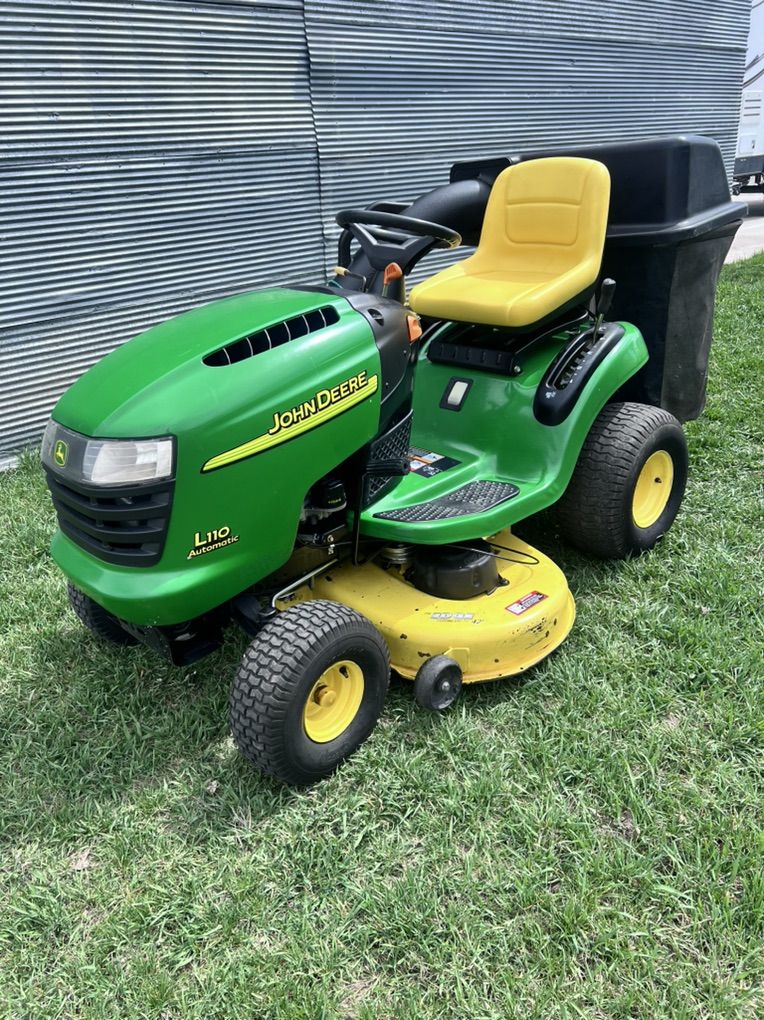John Deere LA110