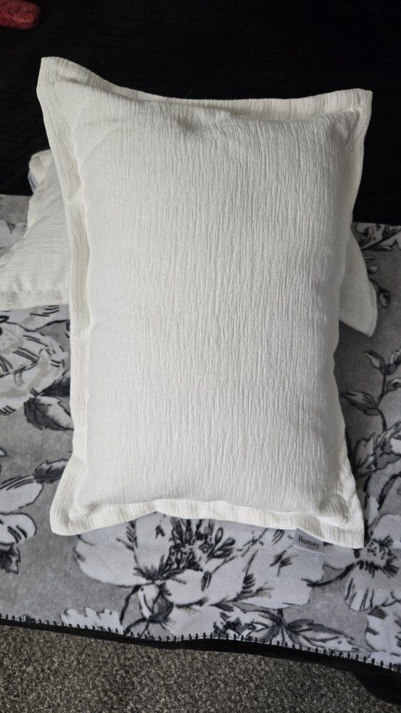 Homey Brand White Rectangular Textured Throw Pillows