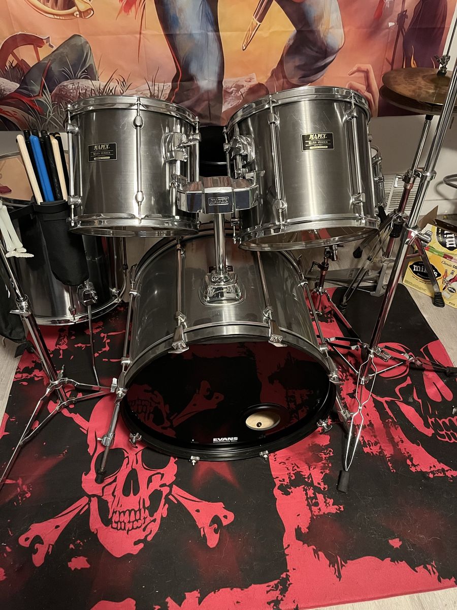 Mapex Pro M 5-Piece Drum Kit - Gray, Evans Heads. Complete