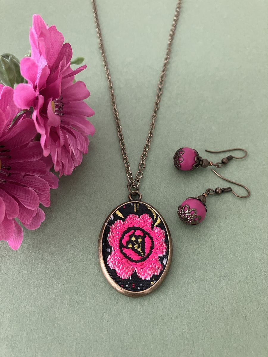 Vintage Style Fuchsia Colored Embroidery Pendant Necklace & Earrings