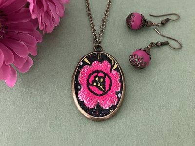 Vintage Style Fuchsia Colored Embroidery Pendant Necklace & Earrings