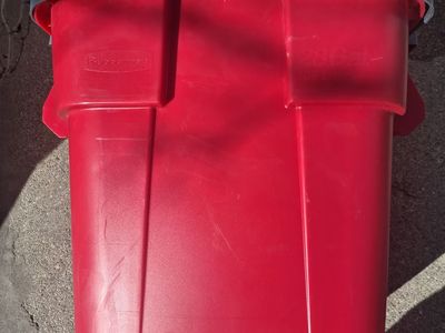 Storage Bib Rubbermaid 28 gal