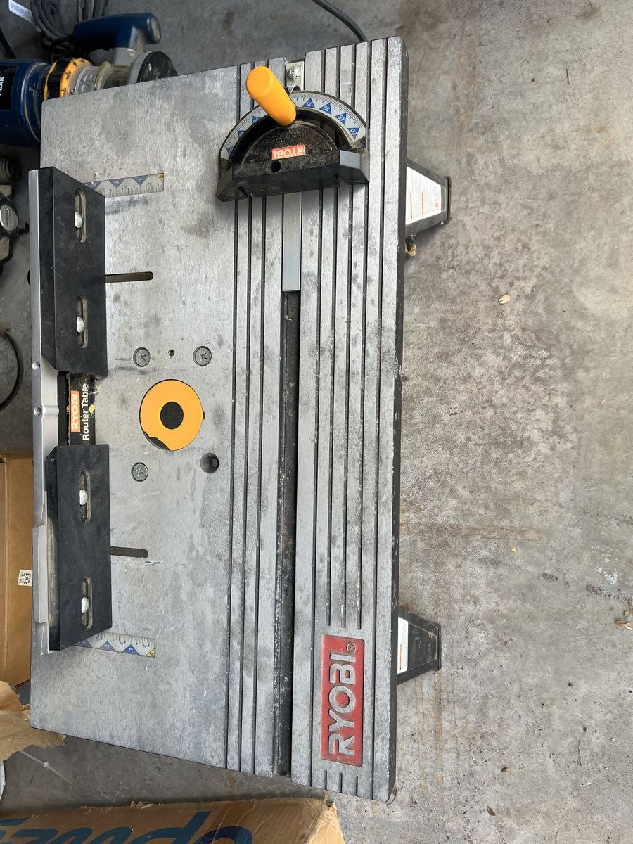 Router table + 2 routers + bits/parts bundle