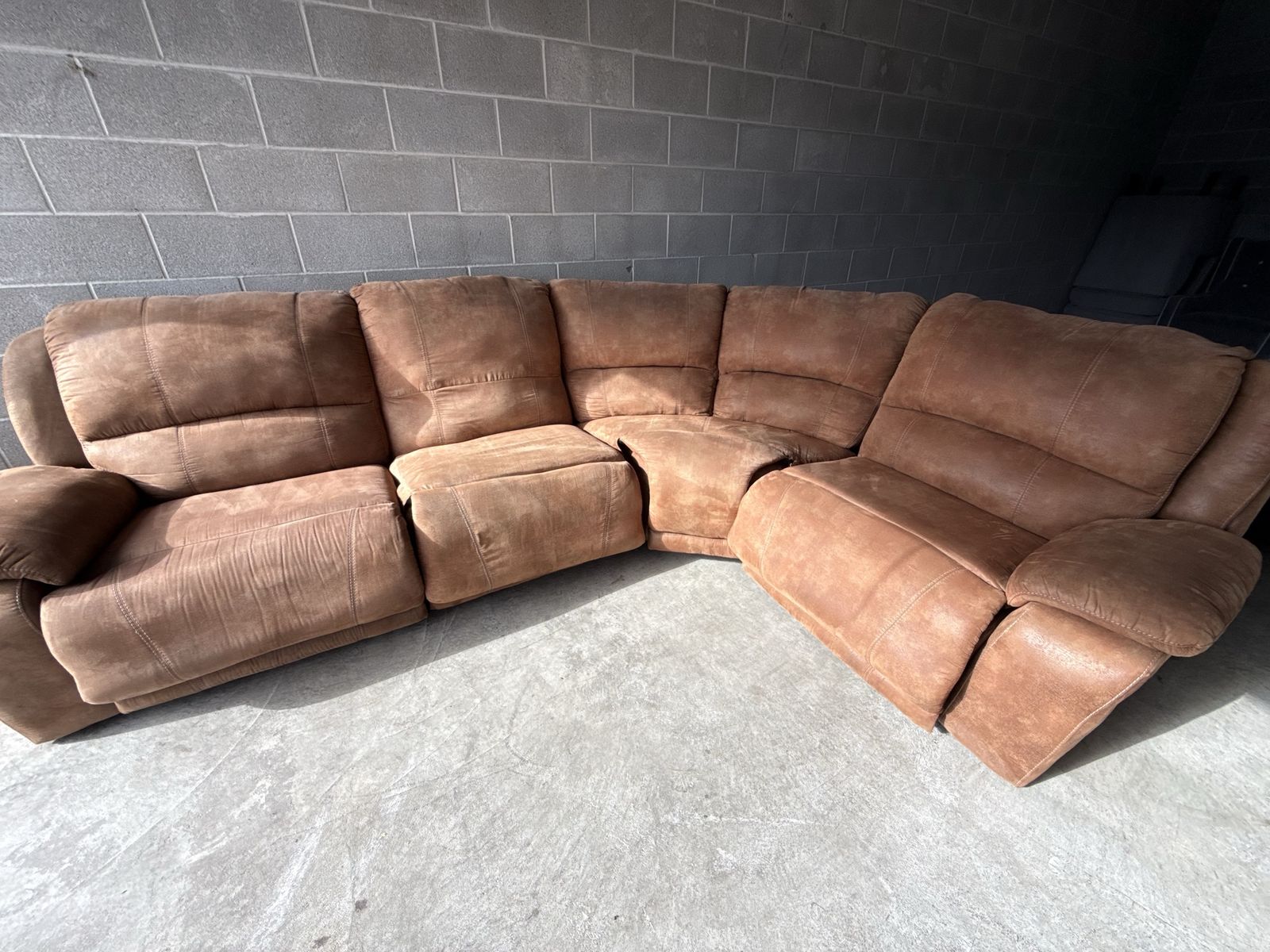 Electric recliner couch - Free delivery!