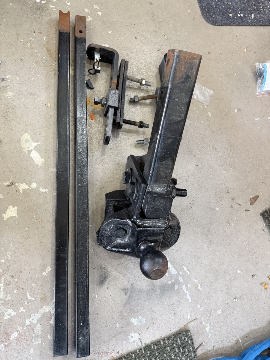 Equalizer Weight Distribution Hitch w/Sway Control