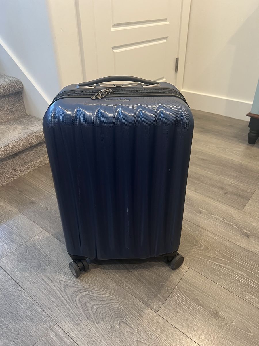 Ricardo Beverly Hills Hardshell Carry-On Spinner with USB Charging Port | 21"