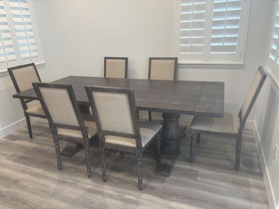 Beautiful Dining Table and Chairs