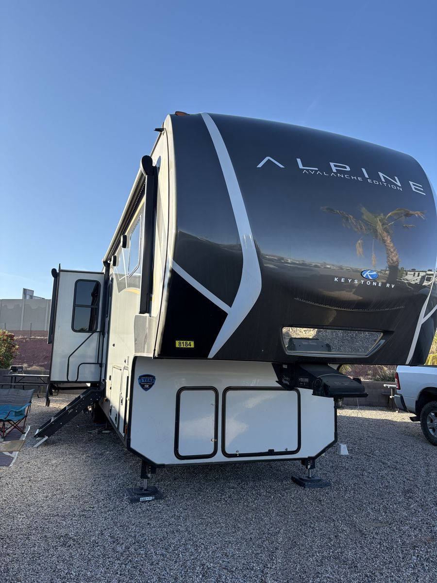 2024 Keystone Alpine Avalanche Edition 390DS