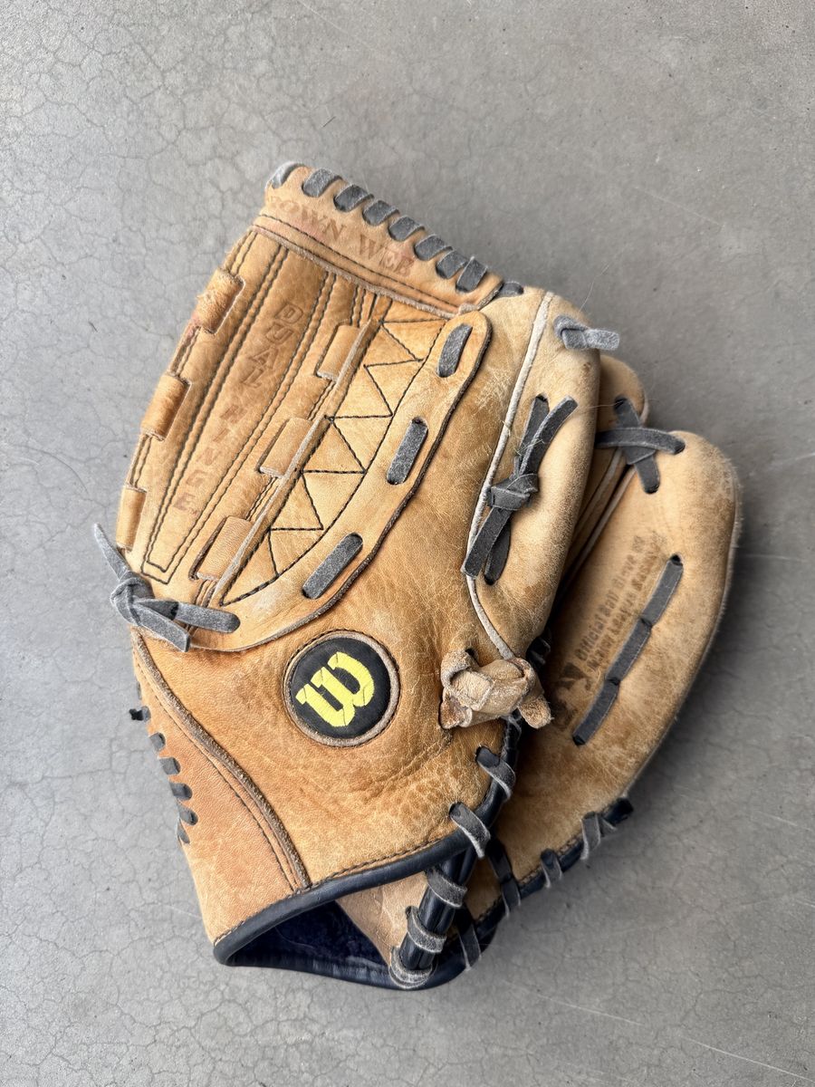 Wilson 11 inch Right Hand Throw Baseball Glove