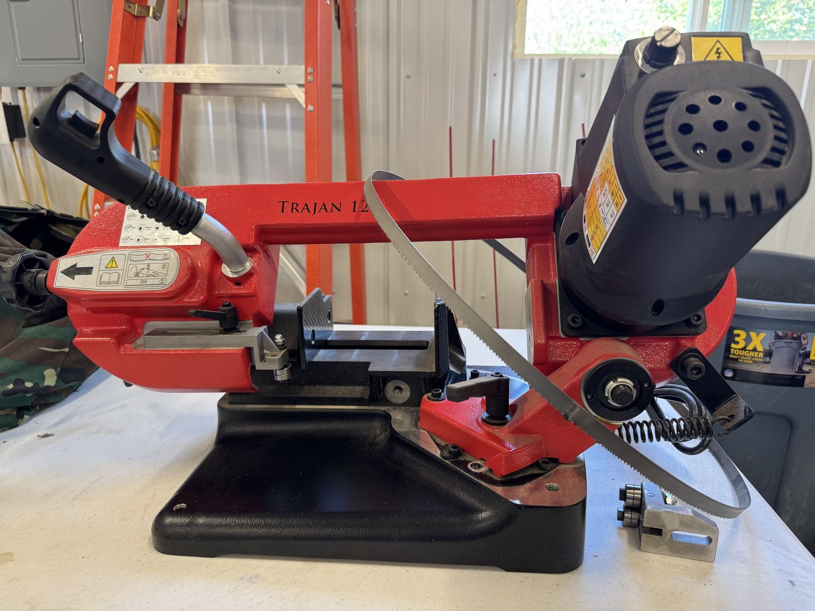 Portable band saw