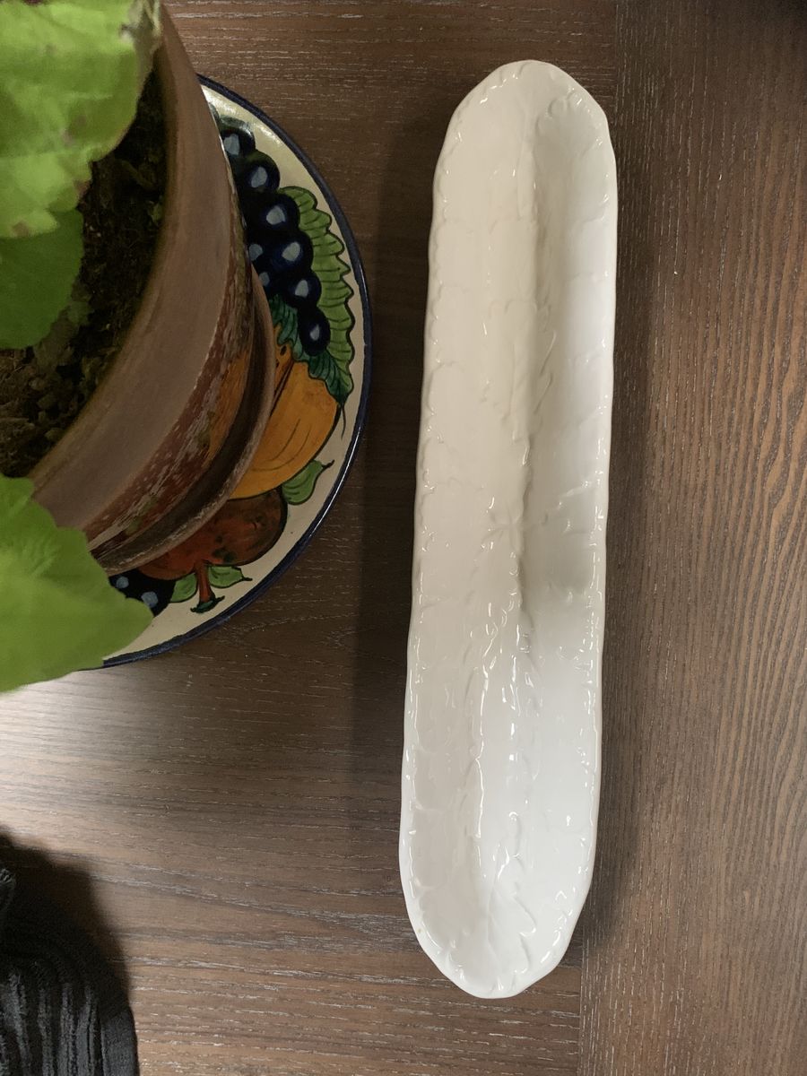 Italian White Leaf Patterned Snack or Bread Holder