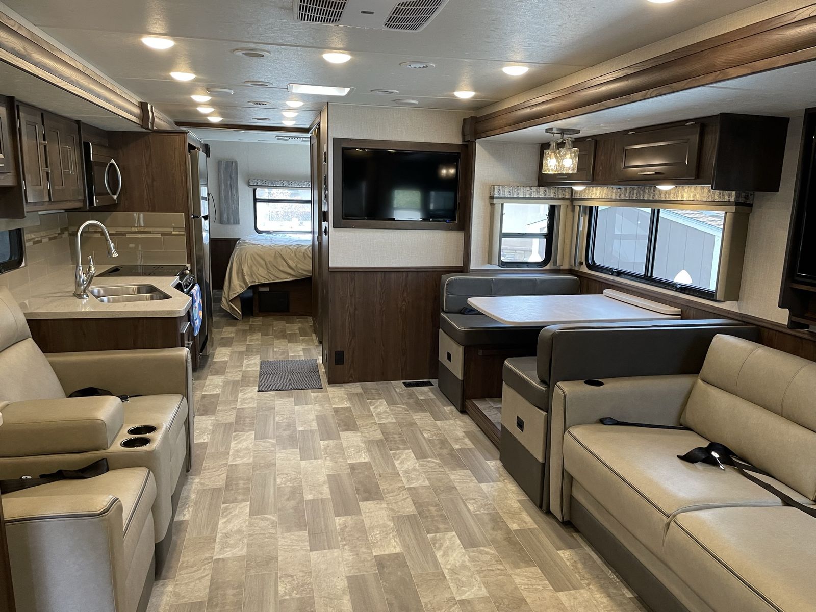 Main image 19