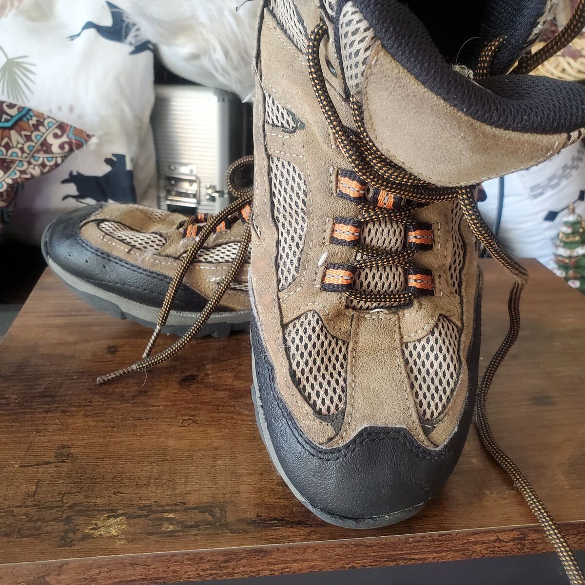 Guys Tough Tread; CLEAN!