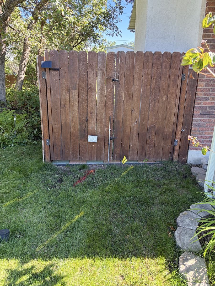 4 gates. 1-left and right 3’6” 2- left and right 5’ .