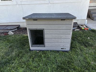 Lifetime Dog House with built in heater. Weather-Resistant, Vented