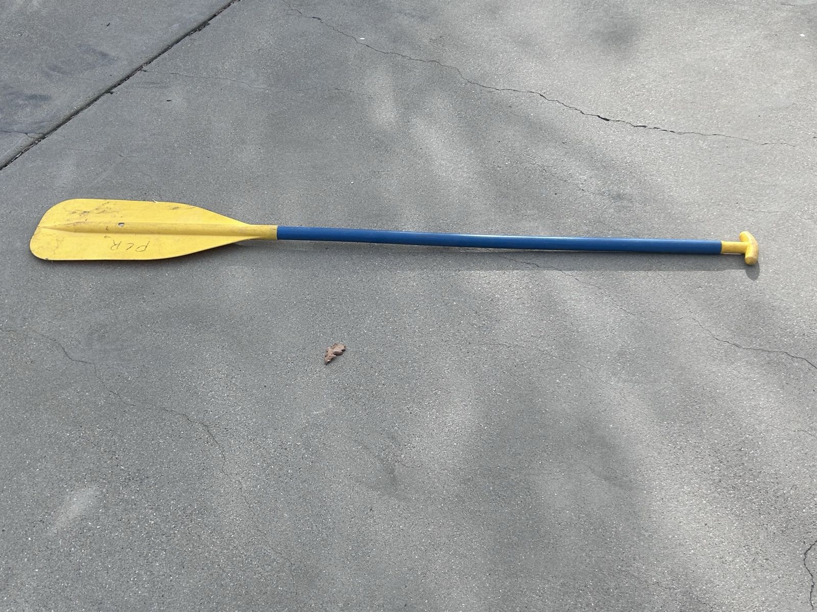 Yellow and Blue Kayak/Canoe Paddle - Good Condition