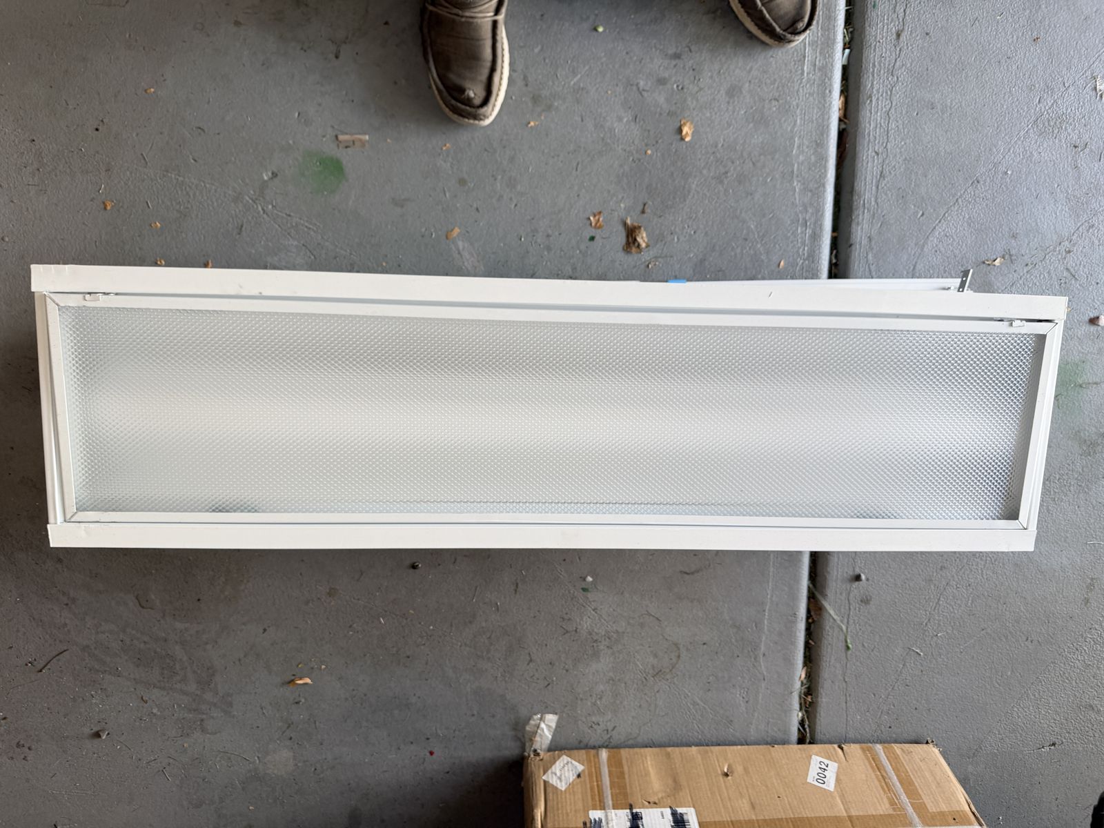 Commercial in ceiling 4ft Florescent light fixture