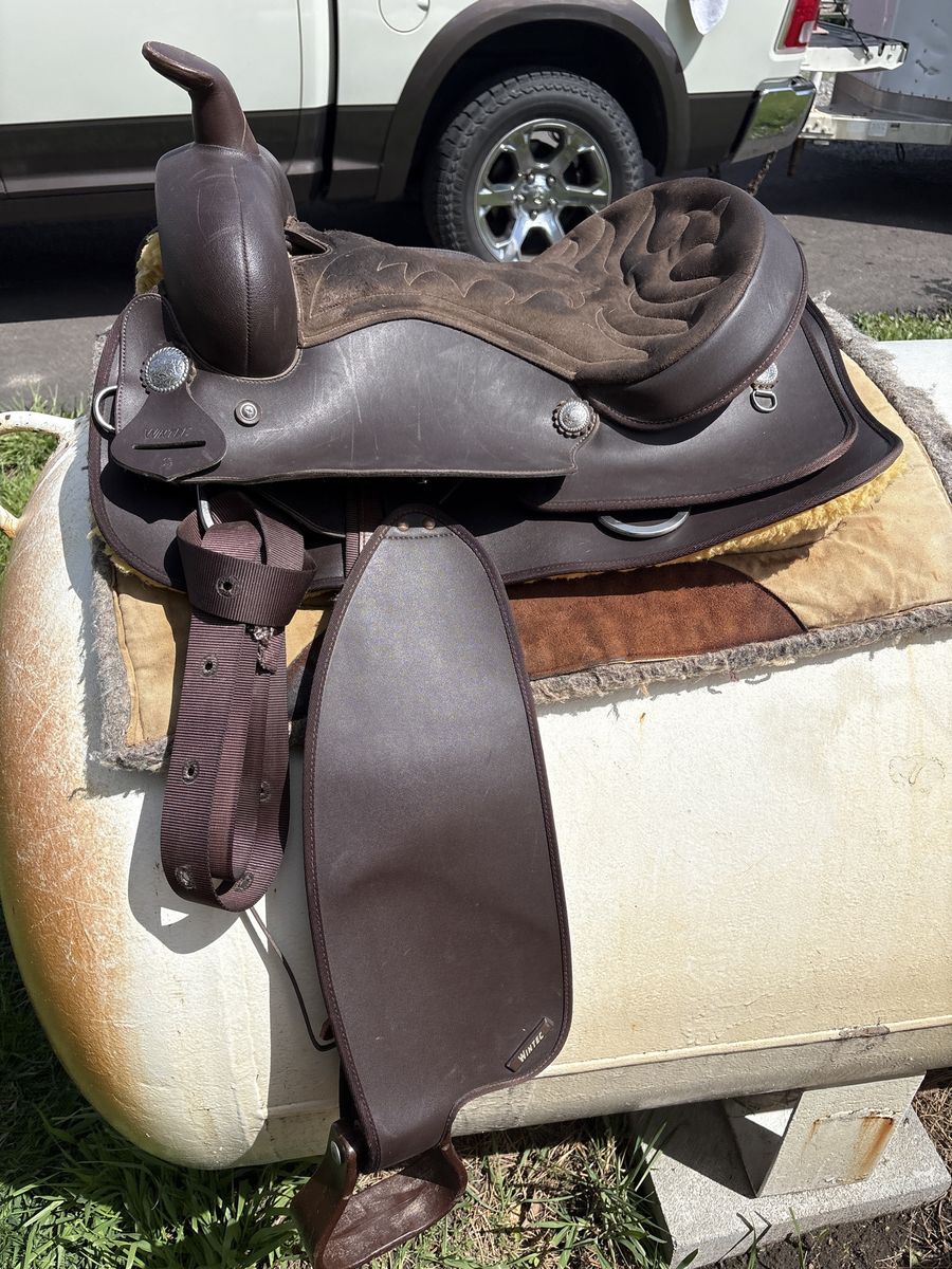 Wintec 16 inch saddle