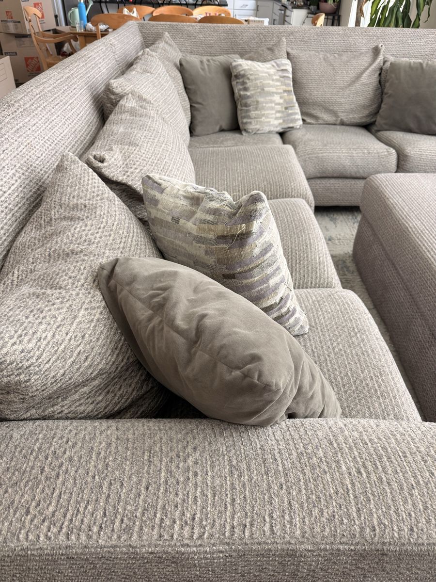 Main image 3