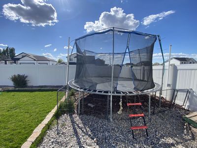 Large Trampolin (we’ll disassemble it for you)