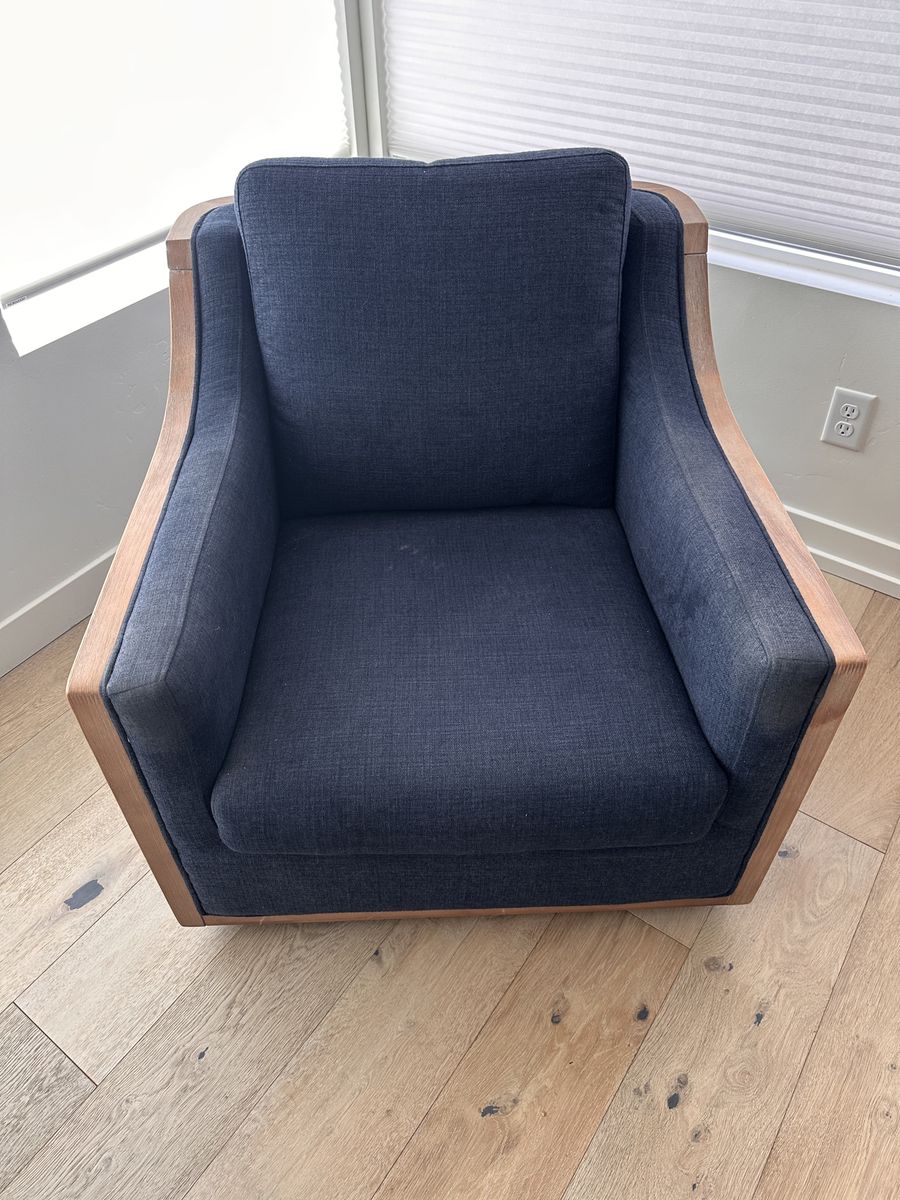 Modern swivel chair