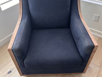 Modern swivel chair