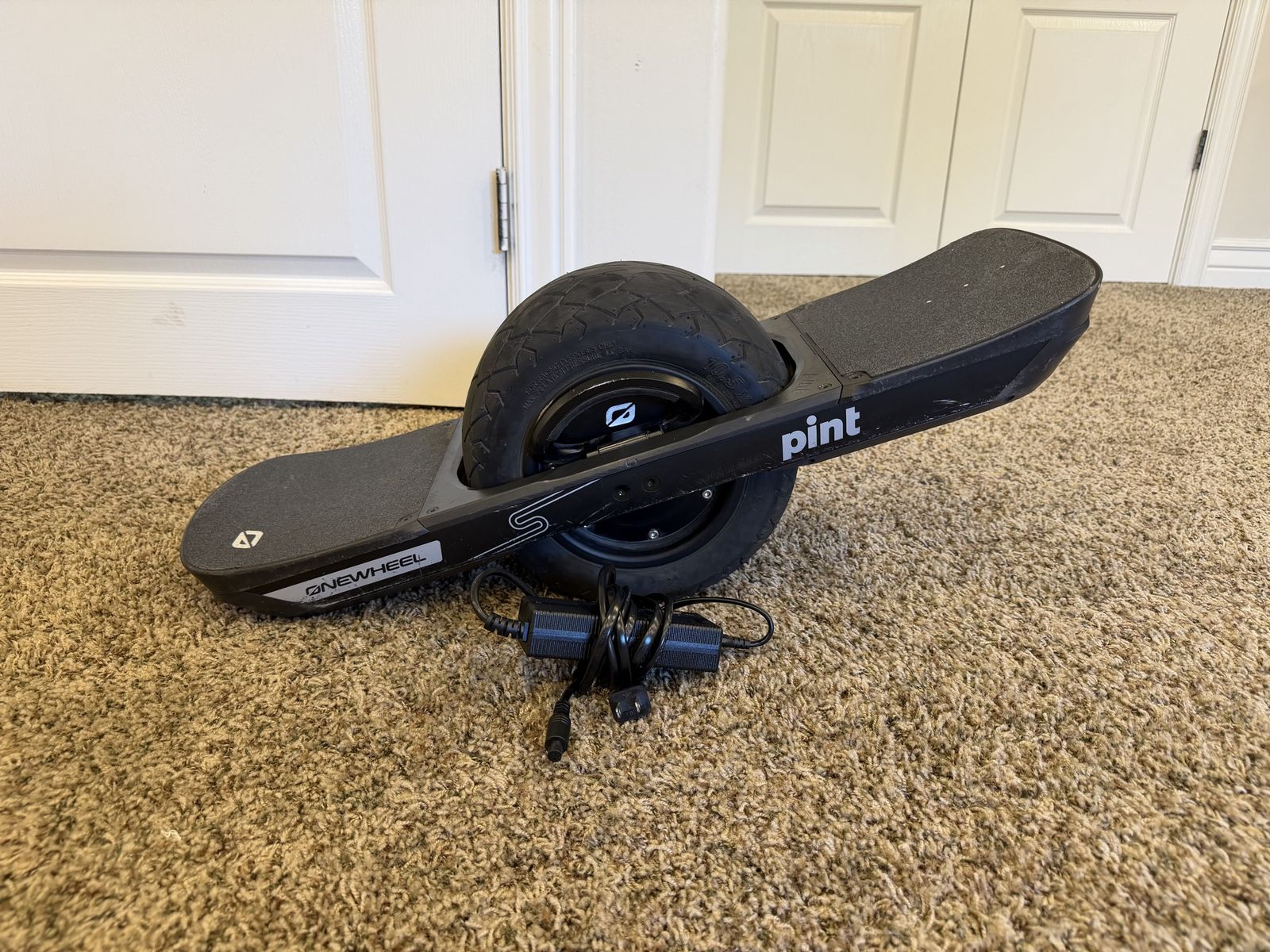 Onewheel Pint S Electric Board Skateboard with Charger - Excellent Condition, Ready to Ride!