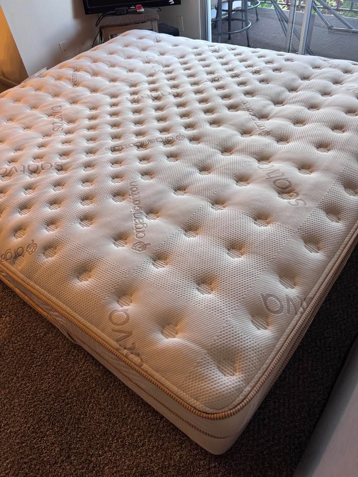 Saatva Classic Mattress, Luxury Firm, 14.5", King, Like New, Perfect Condition