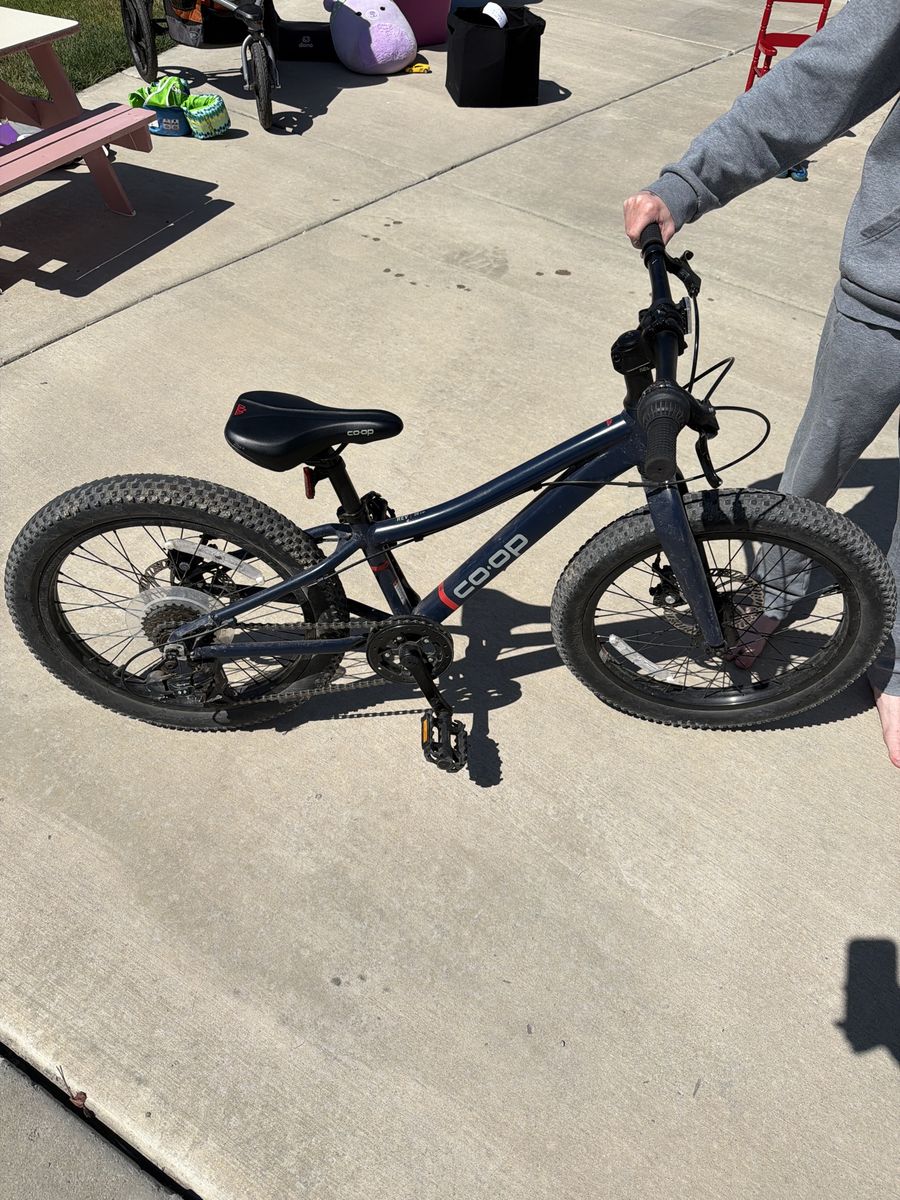 Co-op Cycles REV 20 Kids' Fat Tire Bike Navy Blue, Excellent Condition