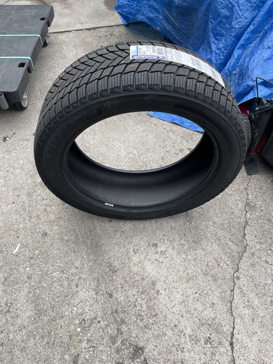 275/45/22 NEW MICHELIN TIRE
