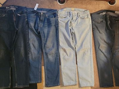 3 Pairs of Men's denim jeans 34x30, 1 Pair 34x32