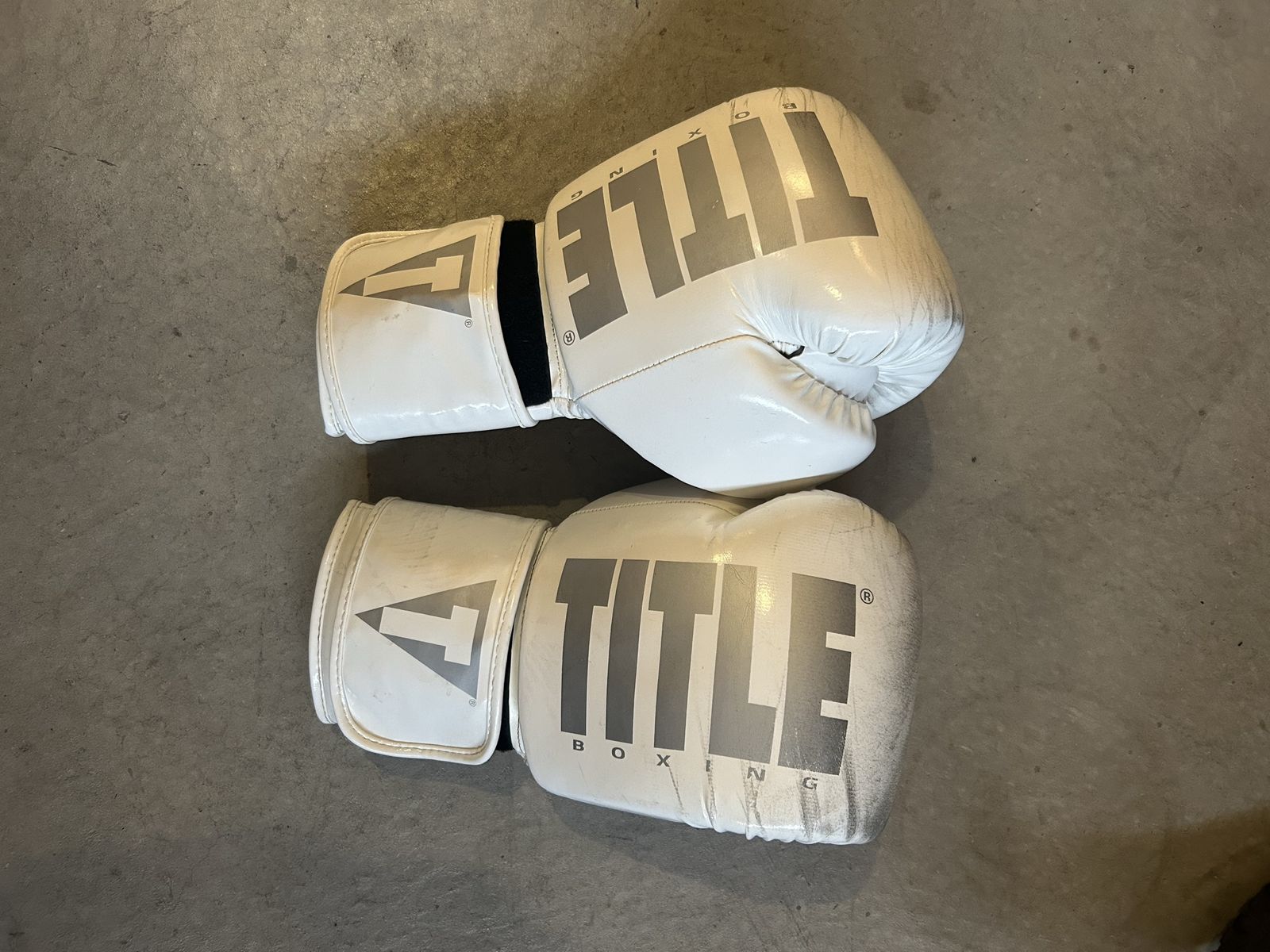 TITLE Boxing Gloves - White 18 OZ