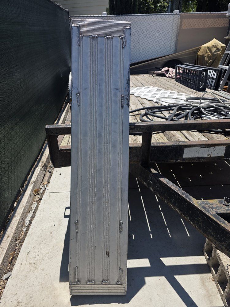 Heavy-Duty Aluminum Trailer Loading Ramp - Single Ramp