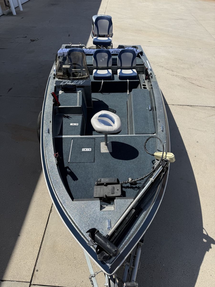 CAJUN FISHN’ MACHINE 17.5 feet bass boat