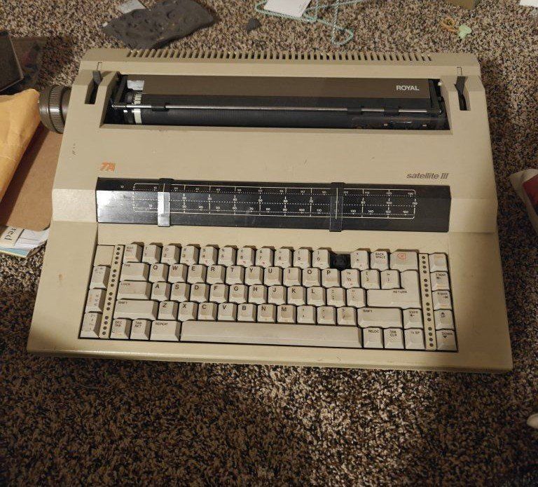 Royal Tandy Satellite III Electric Typewriter