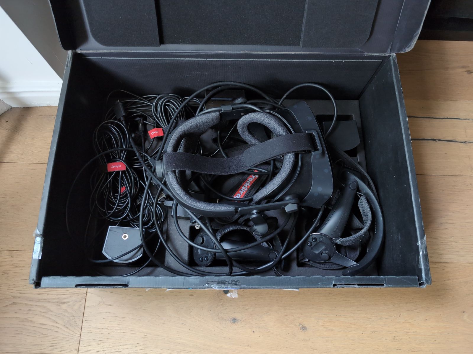 Valve Index VR headset with 2 knuckle controllers, 4 lighthouses, and 2 vive trackers