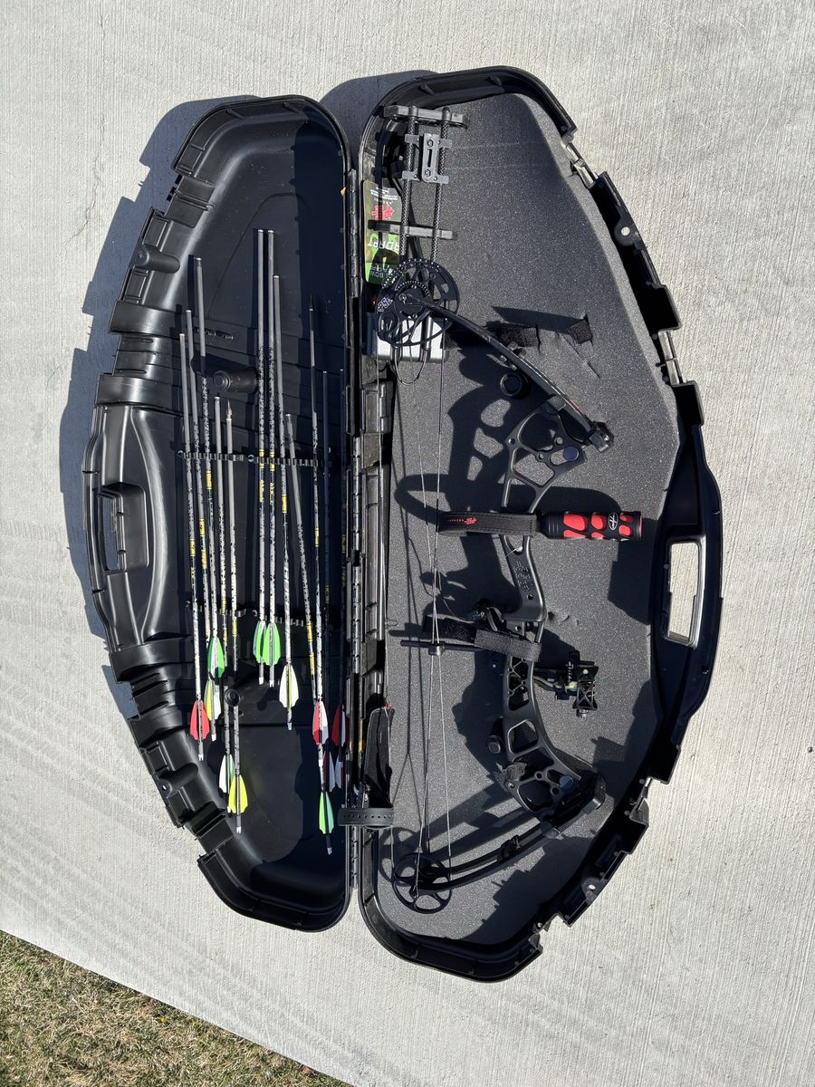 PSE Stinger Compound Bow With Case and Accessories