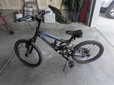 Hyper Shocker 20" Kids Full Suspension Mountain Bike - Black/Blue