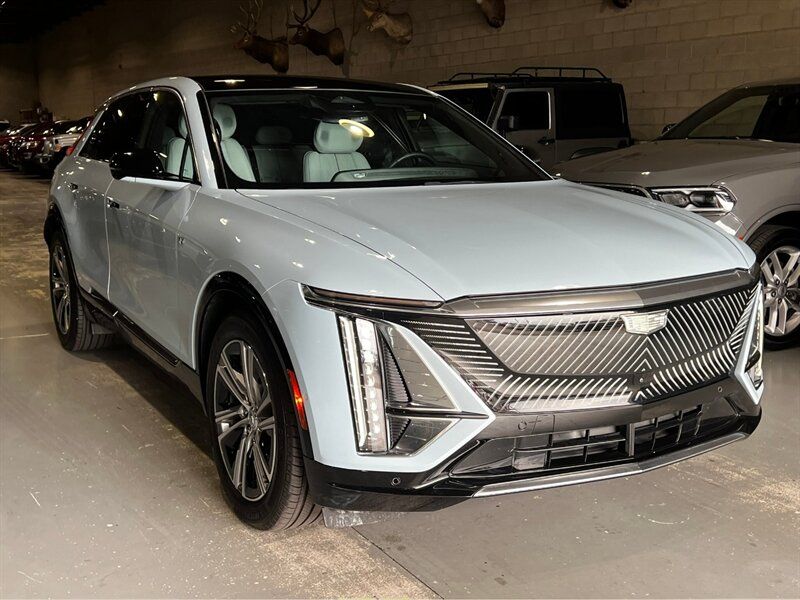 2024 Cadillac LYRIQ Luxury 2