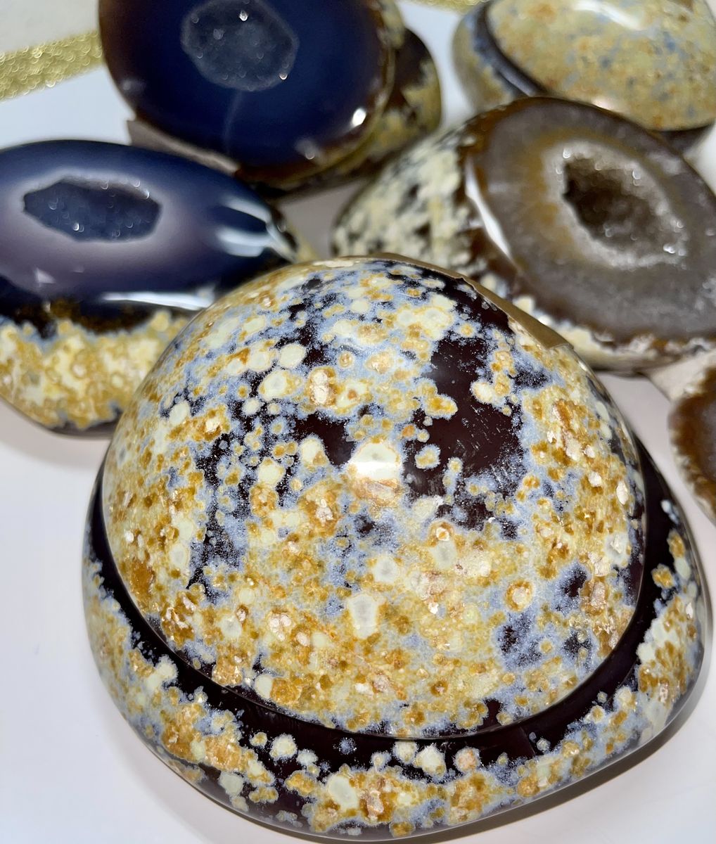NEW Crystal Candy Druzy Geode Dish Bowl Stone Home Decor Decoration Figurine Statue Collectible
