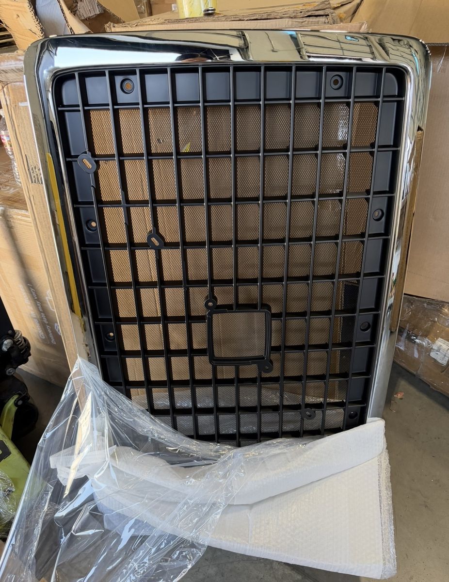 Volvo VLV 2004-2016 grille with bug screen