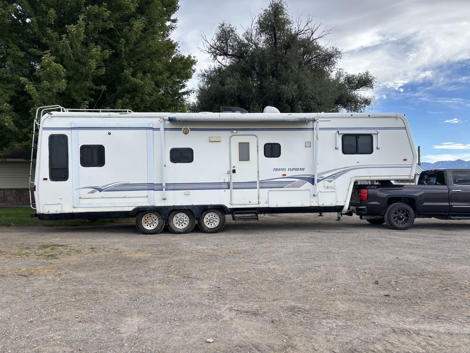 2000 travel supreme camper trailer