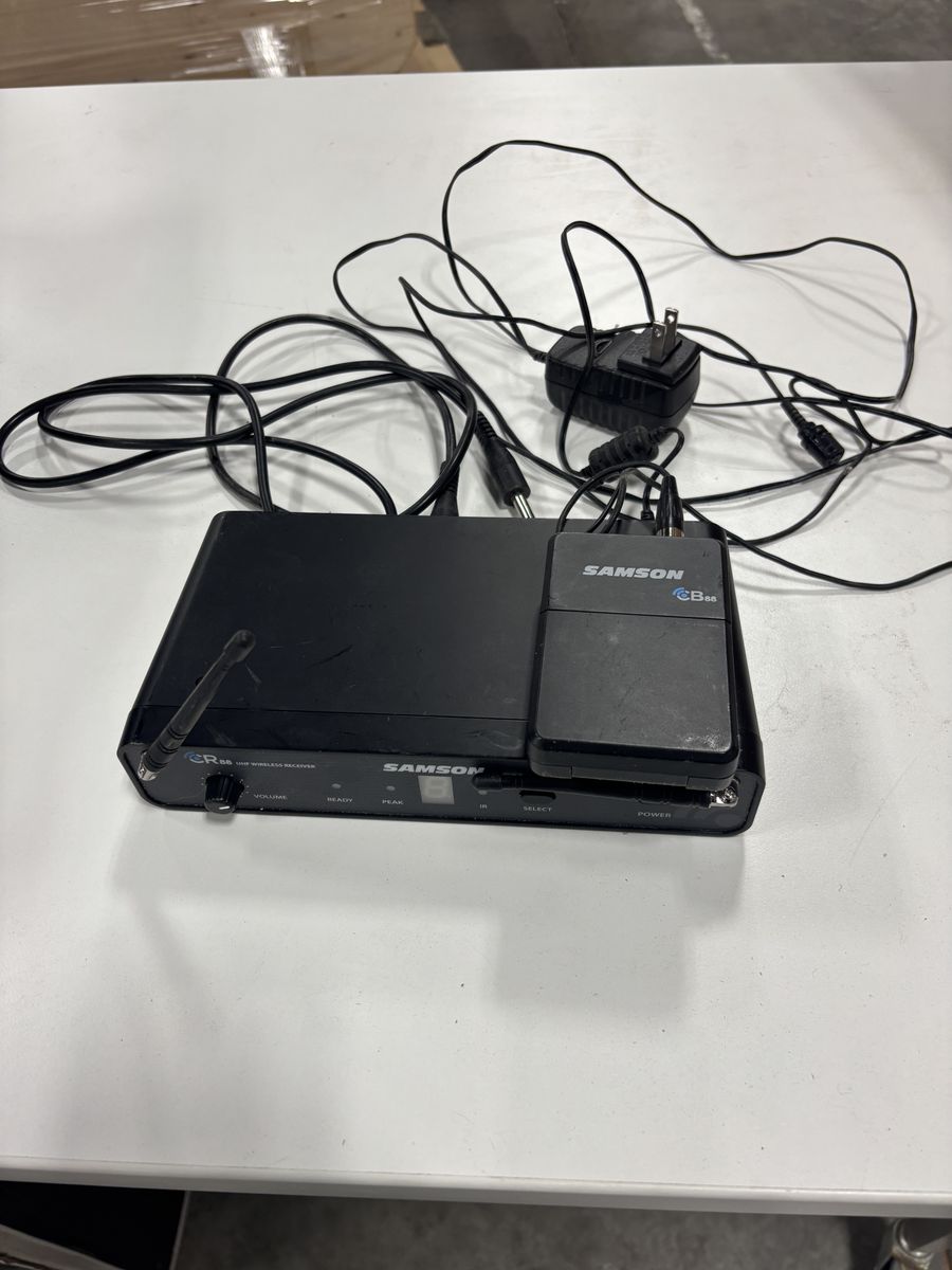 Samson CR88 Wireless Microphone Receiver System with CB88 Transmitter