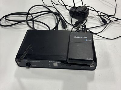 Samson CR88 Wireless Microphone Receiver System with CB88 Transmitter