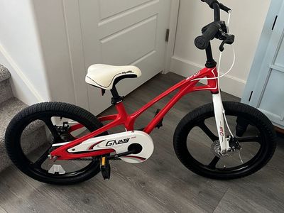 RoyalBaby Galaxy Fleet 18" Kids Bike - Disc Brakes Front & Rear